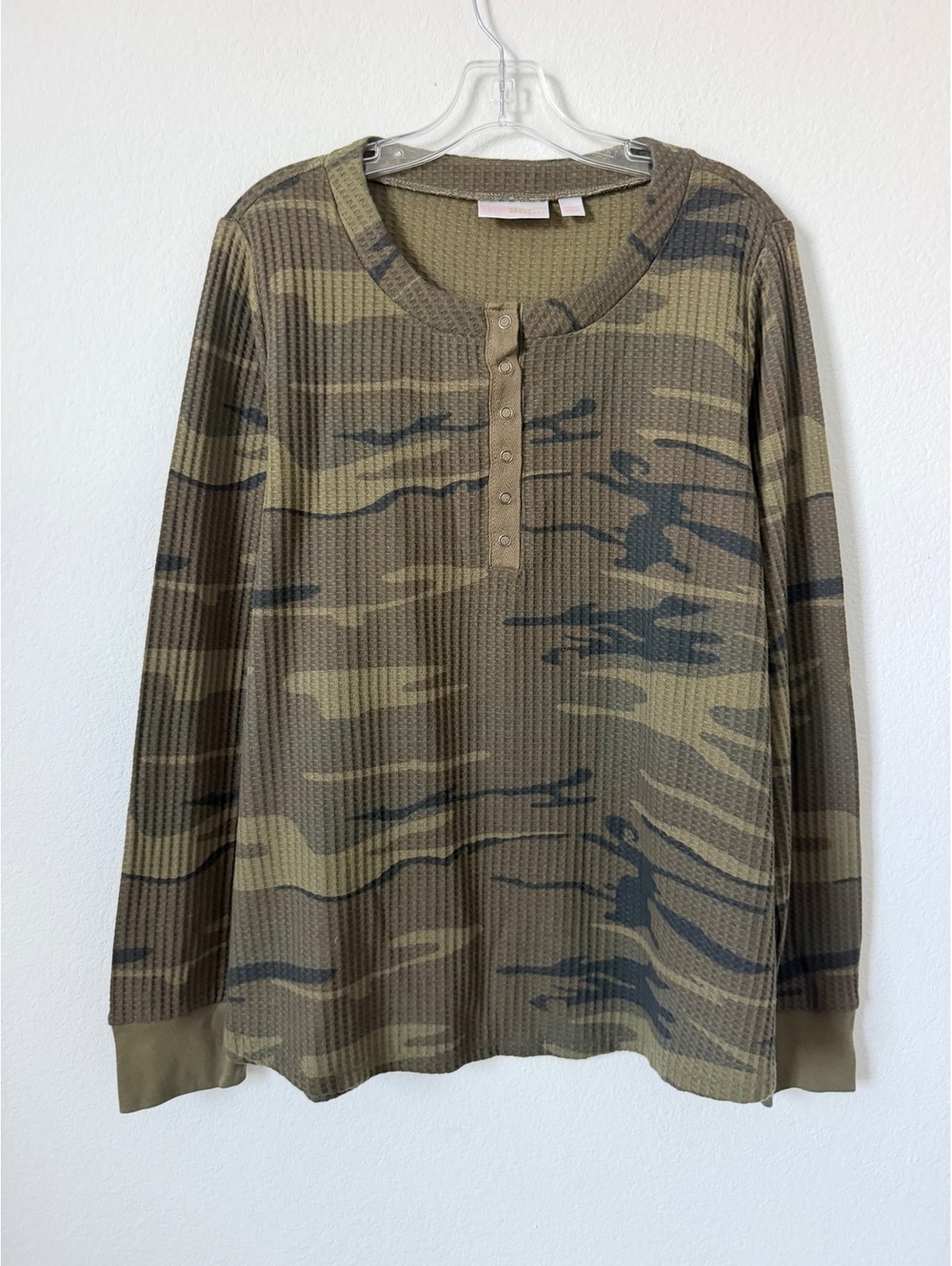 Belle by Kim Gravel Henley Neck Olive Green Camo Waffle Knit Shirt Size 1X